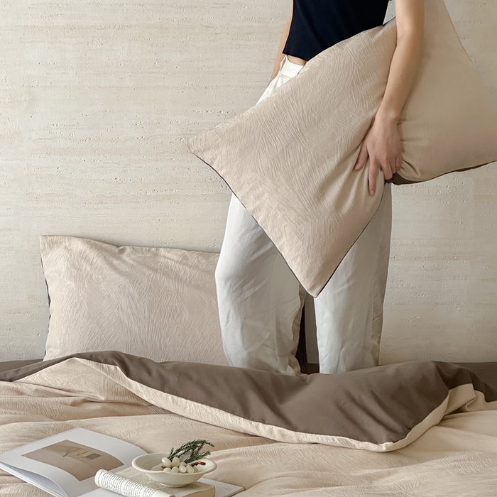 91家纺网 家纺一手货源 找家纺 梦享生活家居 2025新款全棉纯棉三层肌理提花四件套-素写系列（会员减10） 素写-奶白双拼可可棕