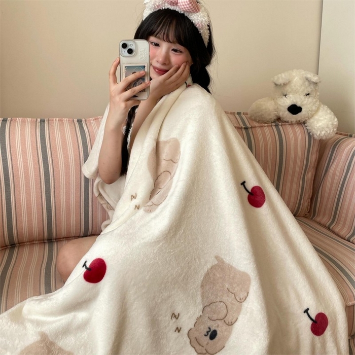 91家纺网 家纺一手货源 找家纺 顾里家纺 2025新款ins少女奶油治愈双面牛奶绒毯 趴趴熊