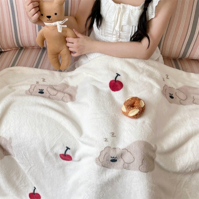 91家纺网 家纺一手货源 找家纺 顾里家纺 2025新款ins少女奶油治愈双面牛奶绒毯 趴趴熊