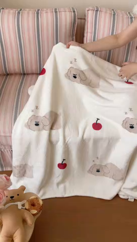 91家纺网 家纺一手货源 找家纺 顾里家纺 2025新款ins少女奶油治愈双面牛奶绒毯 趴趴熊