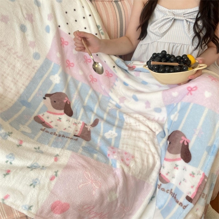 91家纺网 家纺一手货源 找家纺 顾里家纺 2025新款ins少女奶油治愈双面牛奶绒毯 拼接腊肠狗