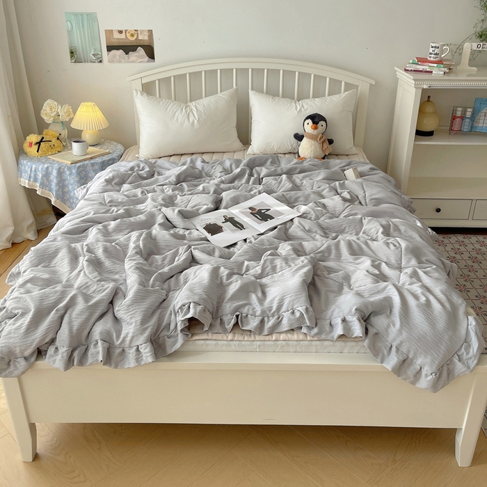 91家纺网 家纺一手货源 找家纺 顾里家纺 2025春夏新款韩系花边皱皱纱夏被夏凉被空调被 格林灰