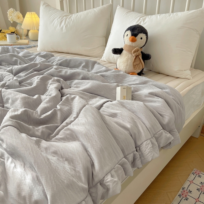 91家纺网 家纺一手货源 找家纺 顾里家纺 2025春夏新款韩系花边皱皱纱夏被夏凉被空调被 格林灰