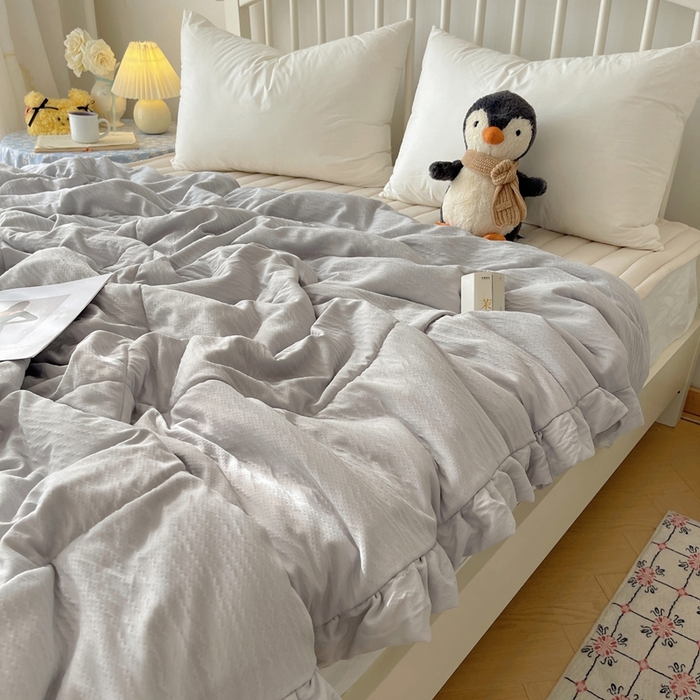 91家纺网 家纺一手货源 找家纺 顾里家纺 2025春夏新款韩系花边皱皱纱夏被夏凉被空调被 格林灰