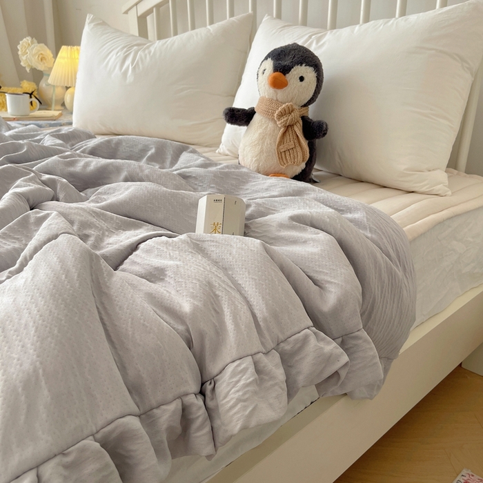 91家纺网 家纺一手货源 找家纺 顾里家纺 2025春夏新款韩系花边皱皱纱夏被夏凉被空调被 格林灰