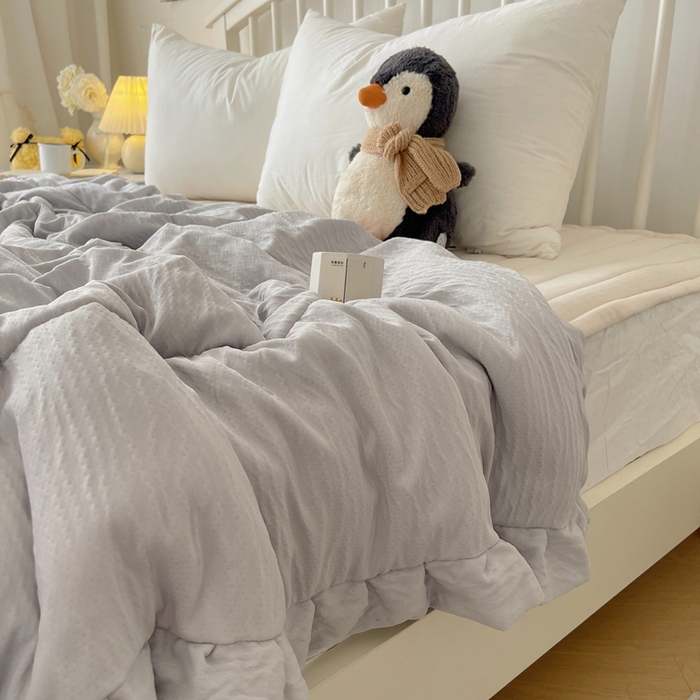 91家纺网 家纺一手货源 找家纺 顾里家纺 2025春夏新款韩系花边皱皱纱夏被夏凉被空调被 格林灰