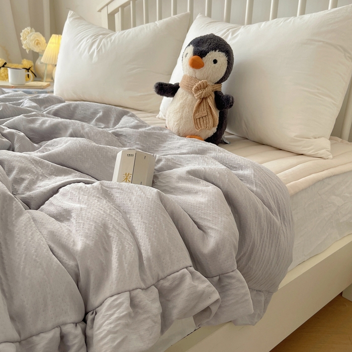 91家纺网 家纺一手货源 找家纺 顾里家纺 2025春夏新款韩系花边皱皱纱夏被夏凉被空调被 格林灰