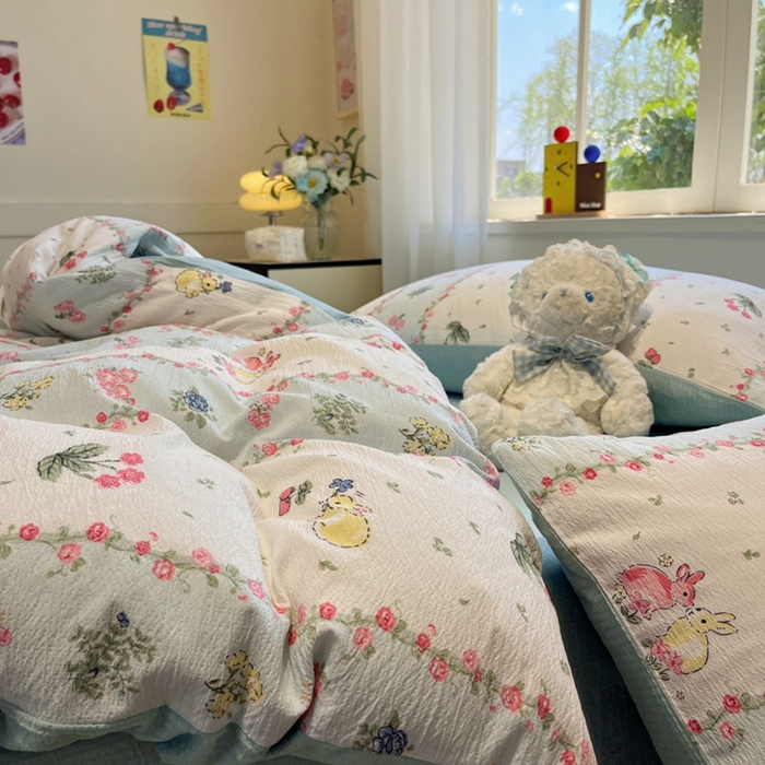 91家纺网 家纺一手货源 找家纺 王朝国际 2026爆款皱皱双层纱四件套草莓兔