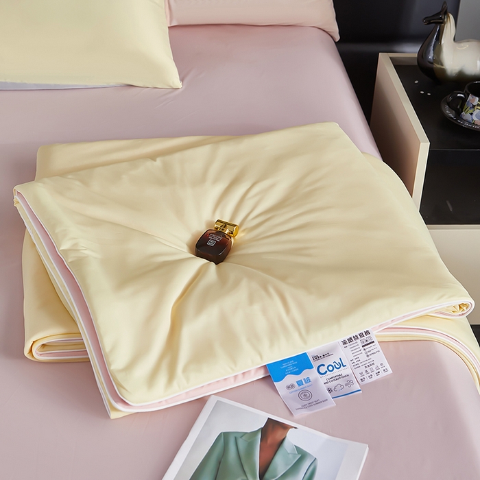 91家纺网 家纺一手货源 找家纺 中国龙家纺 2025新款凉感丝夏凉被 浅粉鹅黄