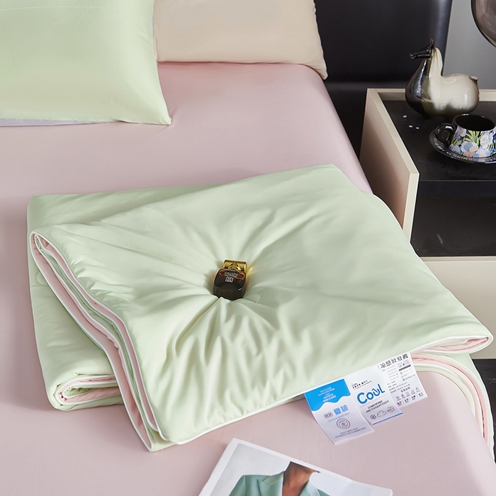 91家纺网 家纺一手货源 找家纺 中国龙家纺 2025新款凉感丝夏凉被 浅粉嫩绿