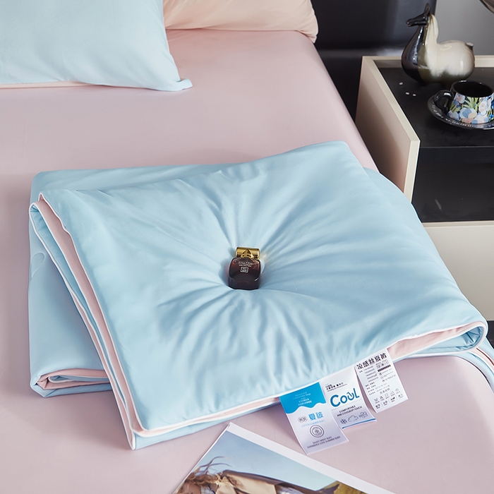 91家纺网 家纺一手货源 找家纺 中国龙家纺 2025新款凉感丝夏凉被 浅粉天兰