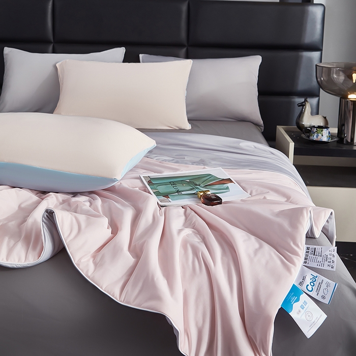 91家纺网 家纺一手货源 找家纺 中国龙家纺 2025新款凉感丝夏凉被 浅灰淡粉