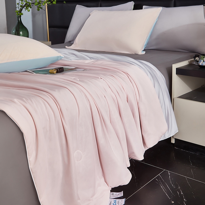 91家纺网 家纺一手货源 找家纺 中国龙家纺 2025新款凉感丝夏凉被 浅灰淡粉