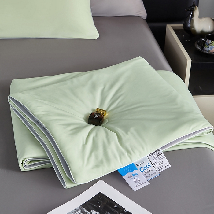 91家纺网 家纺一手货源 找家纺 中国龙家纺 2025新款凉感丝夏凉被 浅灰嫩绿