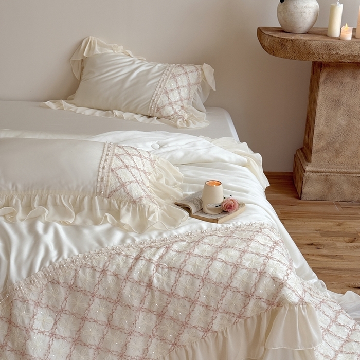 91家纺网 家纺一手货源 找家纺 佳汐蓝家纺 2025 春夏新品60s兰精天丝夏被四件套-爱莎 爱莎-白色