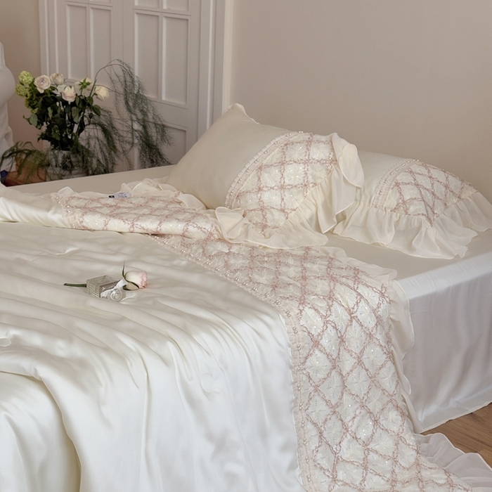 91家纺网 家纺一手货源 找家纺 佳汐蓝家纺 2025 春夏新品60s兰精天丝夏被四件套-爱莎 爱莎-白色