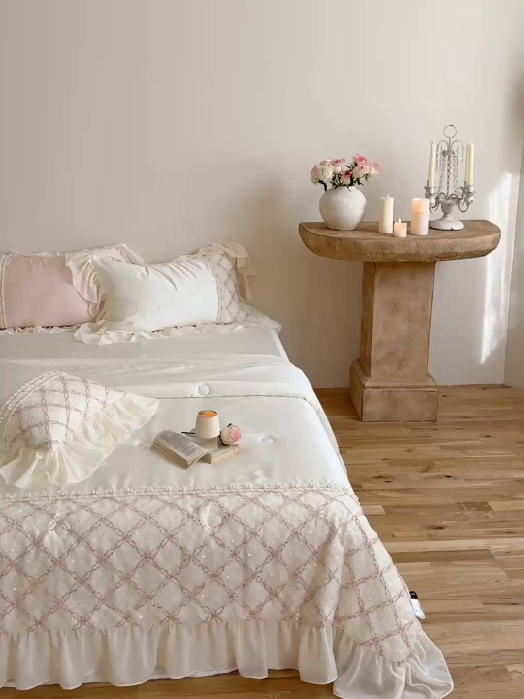 91家纺网 家纺一手货源 找家纺 佳汐蓝家纺 2025 春夏新品60s兰精天丝夏被四件套-爱莎 爱莎-白色