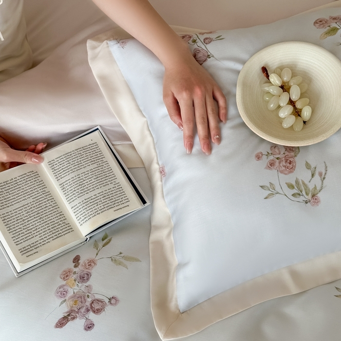 91家纺网 家纺一手货源 找家纺 （总）佳汐蓝家纺 2025 春夏新品60支兰精天丝数码印花四件套-小苍兰花语