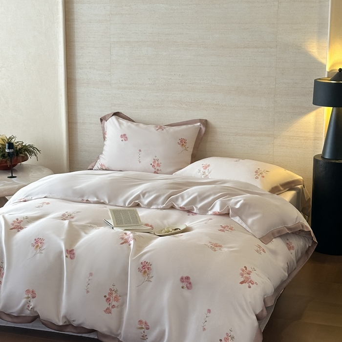 91家纺网 家纺一手货源 找家纺 佳汐蓝家纺 2025 春夏新品60支兰精天丝数码印花四件套-小苍兰花语 粉