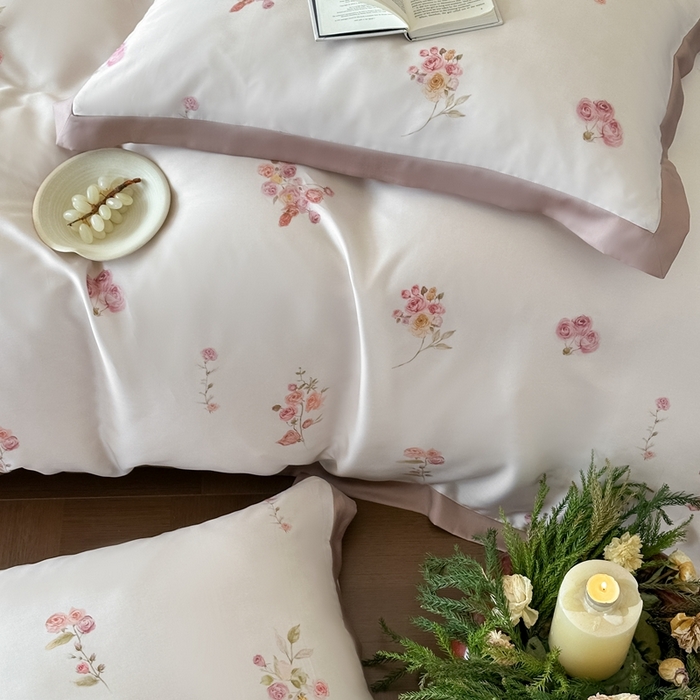 91家纺网 家纺一手货源 找家纺 佳汐蓝家纺 2025 春夏新品60支兰精天丝数码印花四件套-小苍兰花语 粉