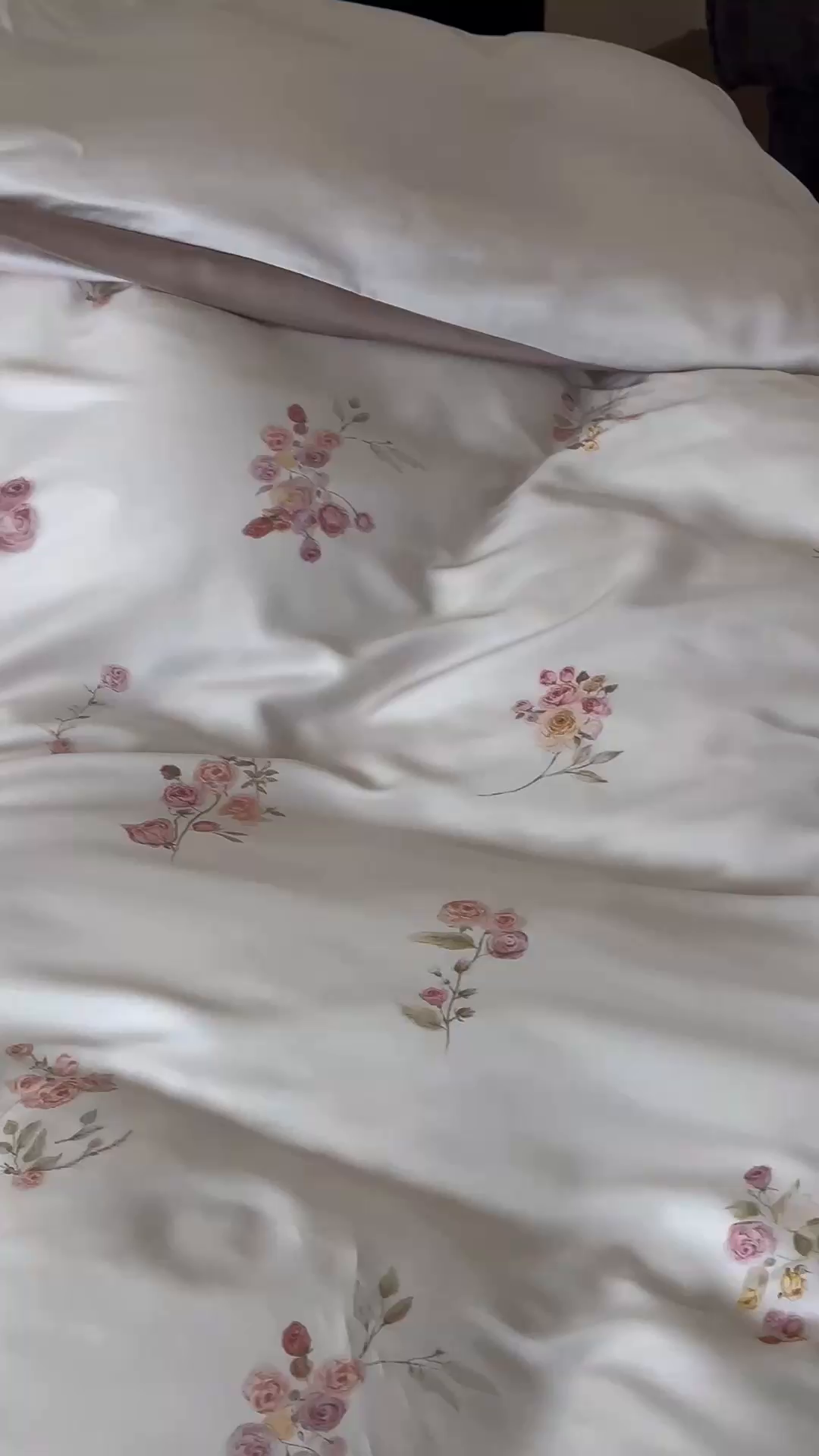 91家纺网 家纺一手货源 找家纺 佳汐蓝家纺 2025 春夏新品60支兰精天丝数码印花四件套-小苍兰花语 粉