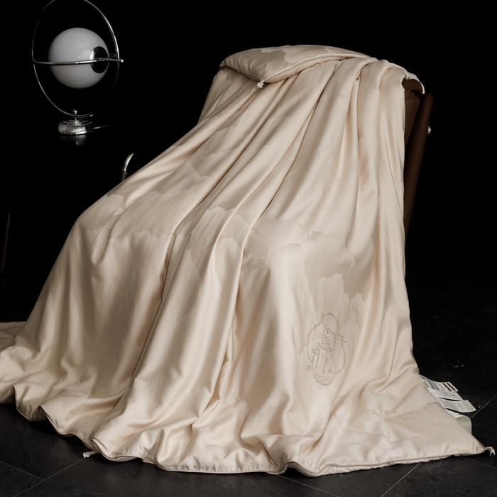 91家纺网 家纺一手货源 找家纺 （总）俏企鹅羽绒精品馆 2025新款60S 大提花蚕丝夏被蚕丝被-锦鲤跃龙门