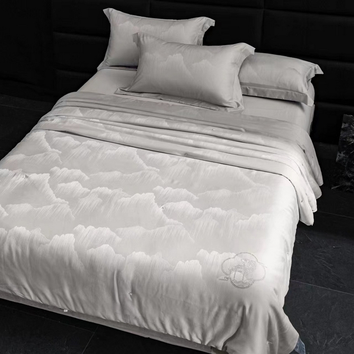 91家纺网 家纺一手货源 找家纺 俏企鹅羽绒精品馆 2025新款60S 大提花蚕丝夏被蚕丝被-锦鲤跃龙门 灰