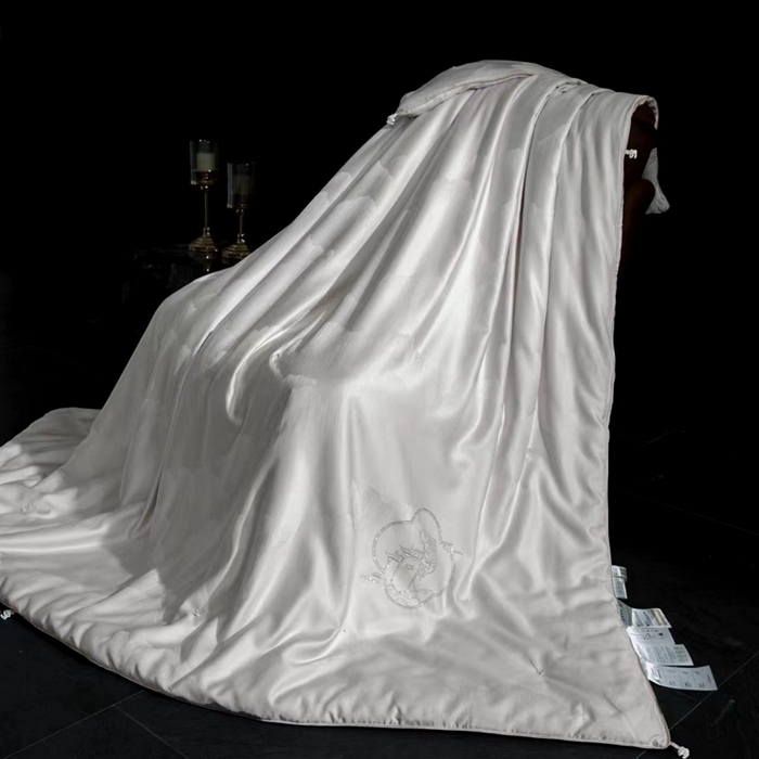 91家纺网 家纺一手货源 找家纺 俏企鹅羽绒精品馆 2025新款60S 大提花蚕丝夏被蚕丝被-锦鲤跃龙门 灰