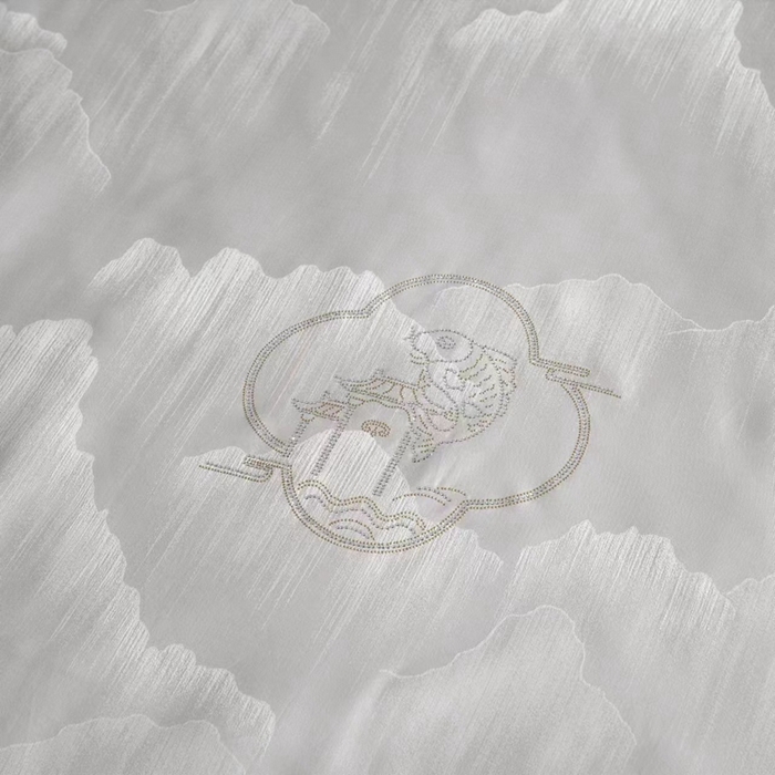 91家纺网 家纺一手货源 找家纺 俏企鹅羽绒精品馆 2025新款60S 大提花蚕丝夏被蚕丝被-锦鲤跃龙门 灰