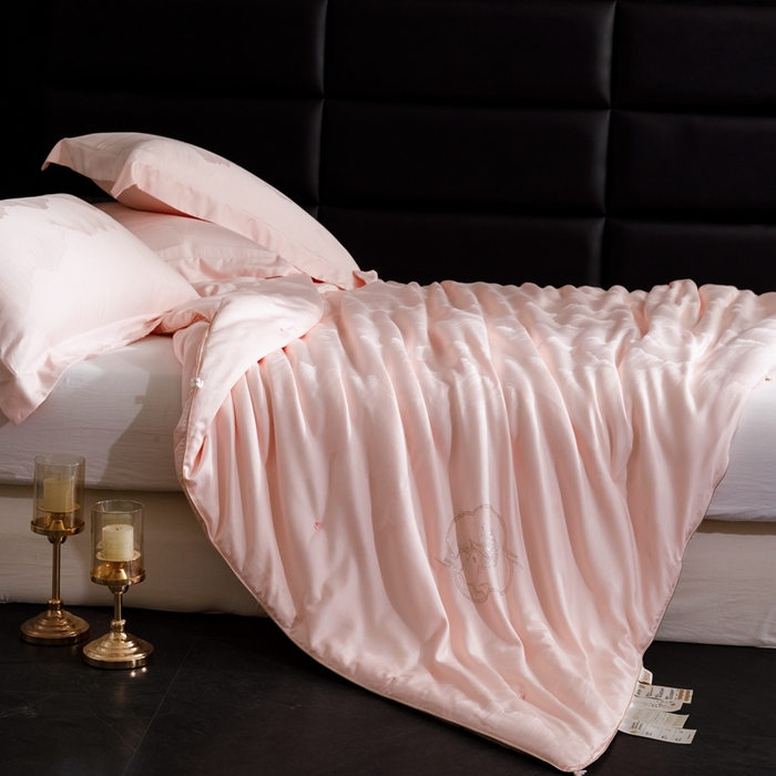 91家纺网 家纺一手货源 找家纺 俏企鹅羽绒精品馆 2025新款60S 大提花蚕丝夏被蚕丝被-锦鲤跃龙门 粉玉