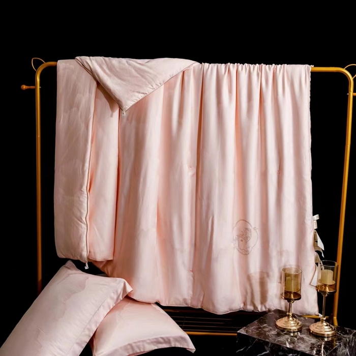 91家纺网 家纺一手货源 找家纺 俏企鹅羽绒精品馆 2025新款60S 大提花蚕丝夏被蚕丝被-锦鲤跃龙门 粉玉