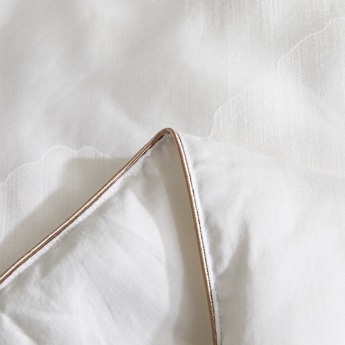 91家纺网 家纺一手货源 找家纺 俏企鹅羽绒精品馆 2025新款60S 大提花蚕丝夏被蚕丝被-锦鲤跃龙门 白