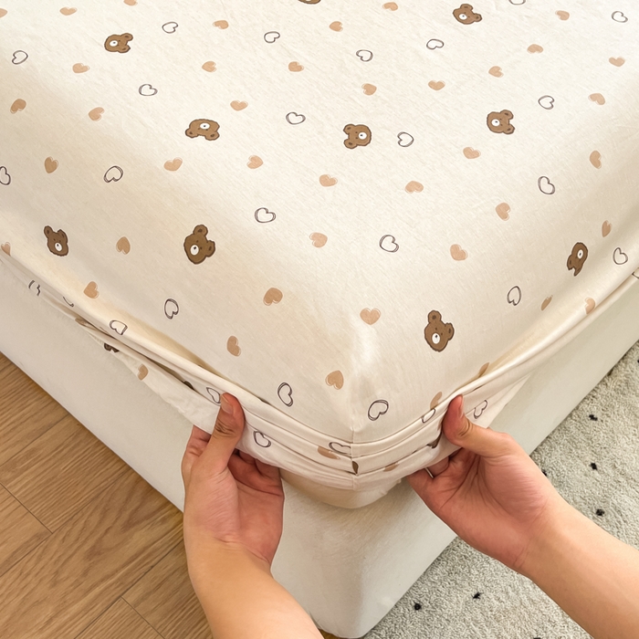 91家纺网 家纺一手货源 找家纺 2025新款全棉印花小清新单品系列-单床笠小熊联谊