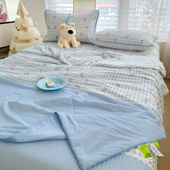 91家纺网 家纺一手货源 找家纺 赫梵茜 2025春夏新款锦氨凉感丝冰皮软席床盖夏被夏凉被空调被四件套蝴蝶结蓝