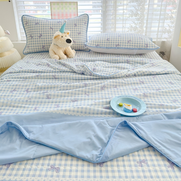 91家纺网 家纺一手货源 找家纺 赫梵茜 2025春夏新款锦氨凉感丝冰皮软席床盖夏被夏凉被空调被四件套蝴蝶结蓝