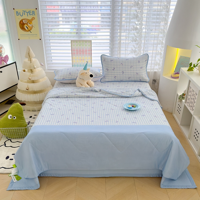 91家纺网 家纺一手货源 找家纺 赫梵茜 2025春夏新款锦氨凉感丝冰皮软席床盖夏被夏凉被空调被四件套蝴蝶结蓝