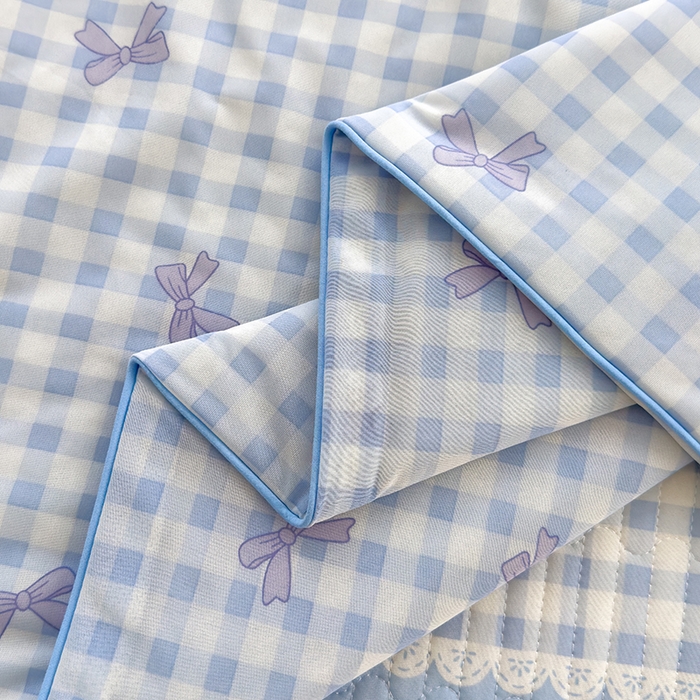 91家纺网 家纺一手货源 找家纺 赫梵茜 2025春夏新款锦氨凉感丝冰皮软席床盖夏被夏凉被空调被四件套蝴蝶结蓝