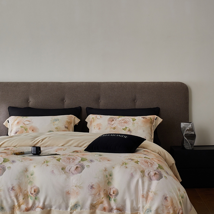 91家纺网 家纺一手货源 找家纺 蕾诺家纺 2025新款60支进口奥地利兰精天丝数码印花四件套 花离海-香槟