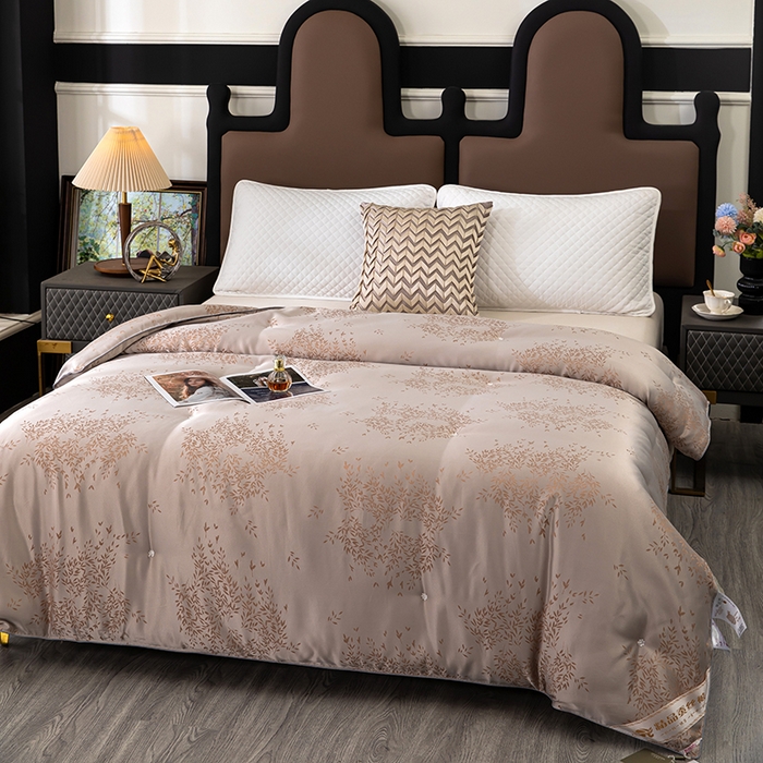 91家纺网 家纺一手货源 找家纺 尚品家纺 2025新款贡缎提花蚕丝被 奶棕咖