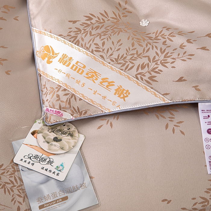 91家纺网 家纺一手货源 找家纺 尚品家纺 2025新款贡缎提花蚕丝被 奶棕咖