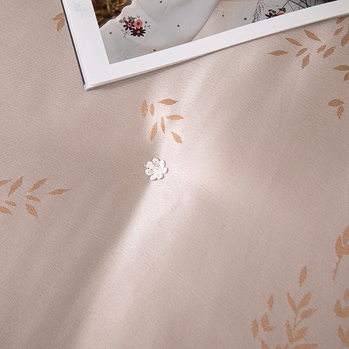 91家纺网 家纺一手货源 找家纺 尚品家纺 2025新款贡缎提花蚕丝被 奶棕咖