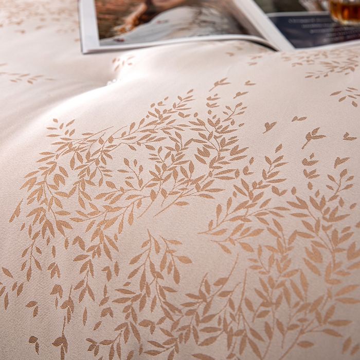 91家纺网 家纺一手货源 找家纺 尚品家纺 2025新款贡缎提花蚕丝被 奶棕咖