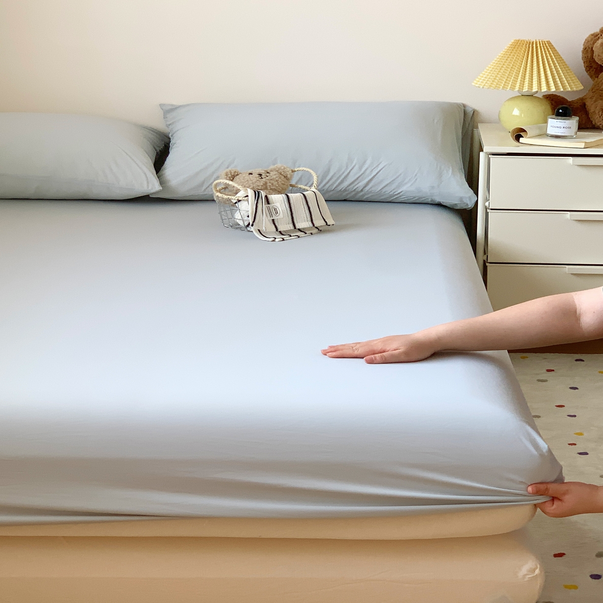 91家纺网 家纺一手货源 找家纺 桃喜 2025新A类 “冰纱”双拼凉感双层纱锦氨夏被夏凉被空调被 床笠三件套-灰色