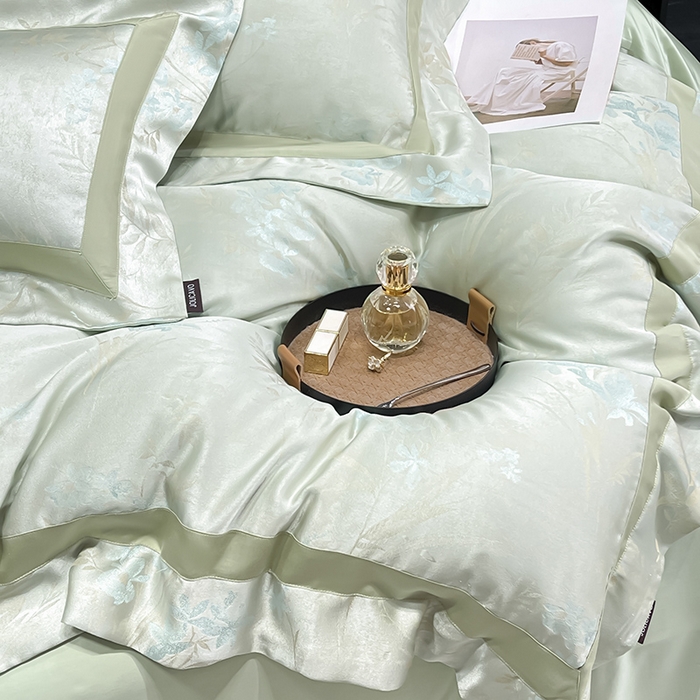 91家纺网 家纺一手货源 找家纺  2025夏季A类天丝棉贡缎提花四件套真丝全工艺丝滑裸睡长绒棉床单床笠轻奢风爆款床上用品 -尤朵 尤朵-绯绿