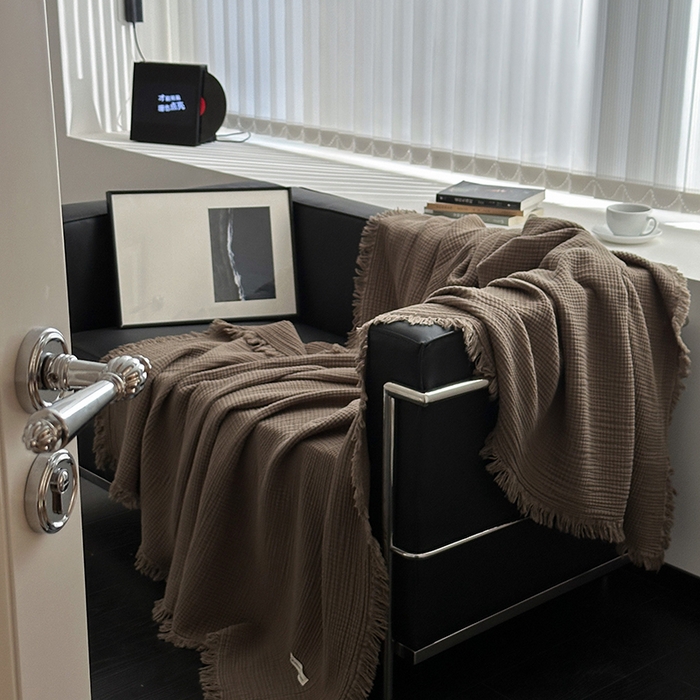 91家纺网 家纺一手货源 找家纺 山舍家居 2025年全棉四层纱布流苏盖毯夏被沙发巾 黑茶