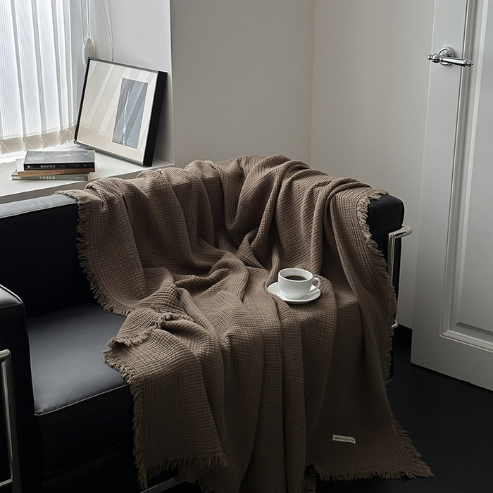 91家纺网 家纺一手货源 找家纺 山舍家居 2025年全棉四层纱布流苏盖毯夏被沙发巾 黑茶