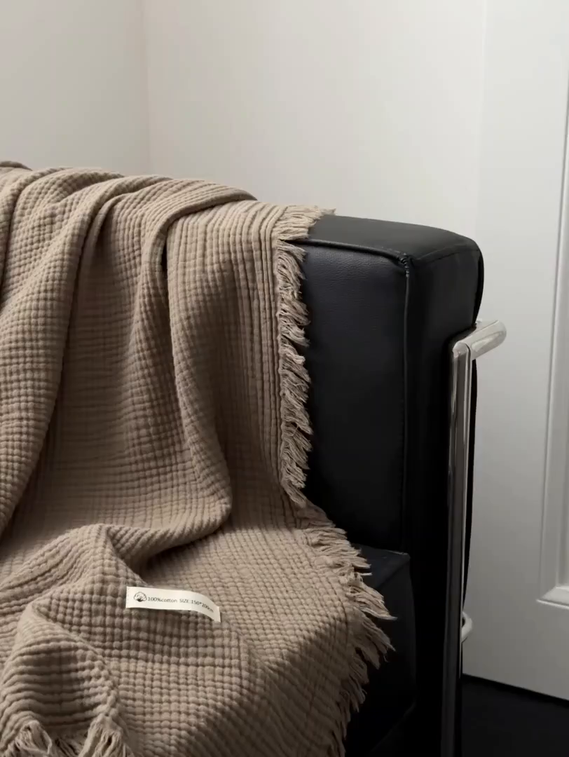 91家纺网 家纺一手货源 找家纺 山舍家居 2025年全棉四层纱布流苏盖毯夏被沙发巾 黑茶