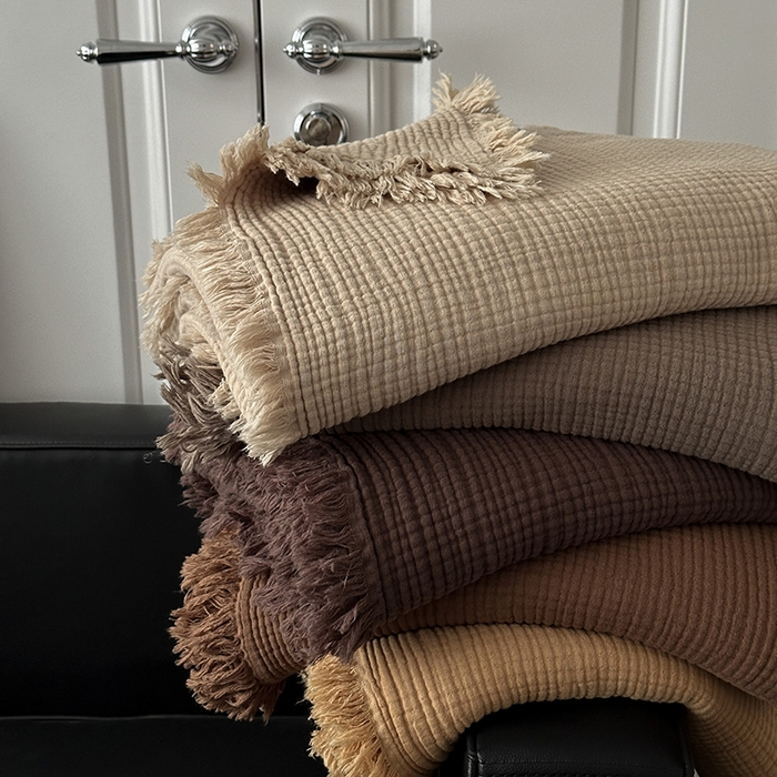 91家纺网 家纺一手货源 找家纺 山舍家居 2025年全棉四层纱布流苏盖毯夏被沙发巾 组合图仅供参考