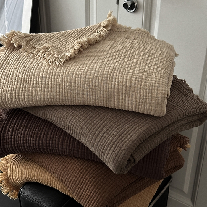 91家纺网 家纺一手货源 找家纺 山舍家居 2025年全棉四层纱布流苏盖毯夏被沙发巾 组合图仅供参考