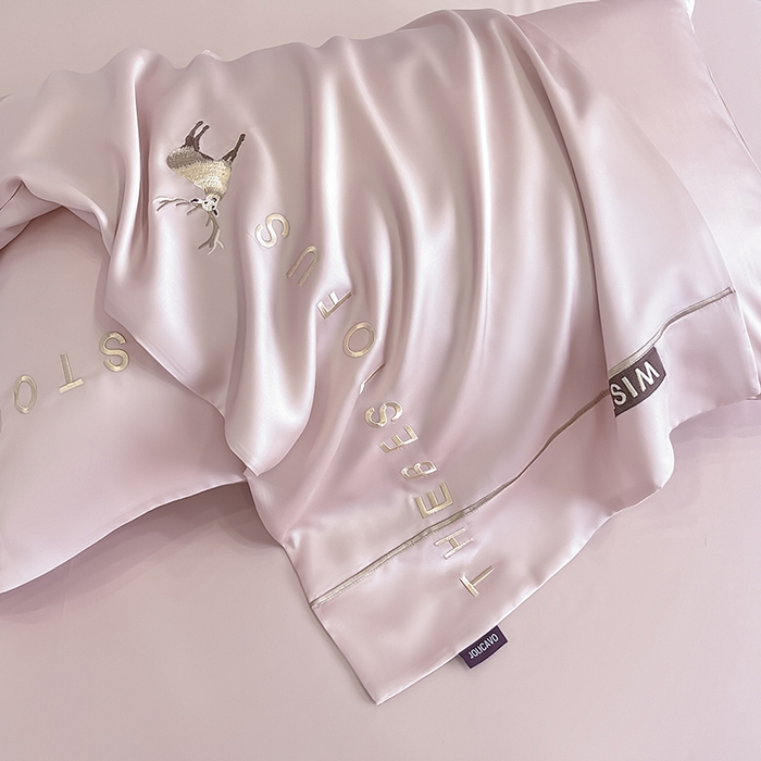 91家纺网 家纺一手货源 找家纺 2025新款夏季爆款A类兰精天丝四件套真丝重工刺绣丝滑裸睡床单床笠轻奢风纯色简约床上用品 妮鹿-太妃粉